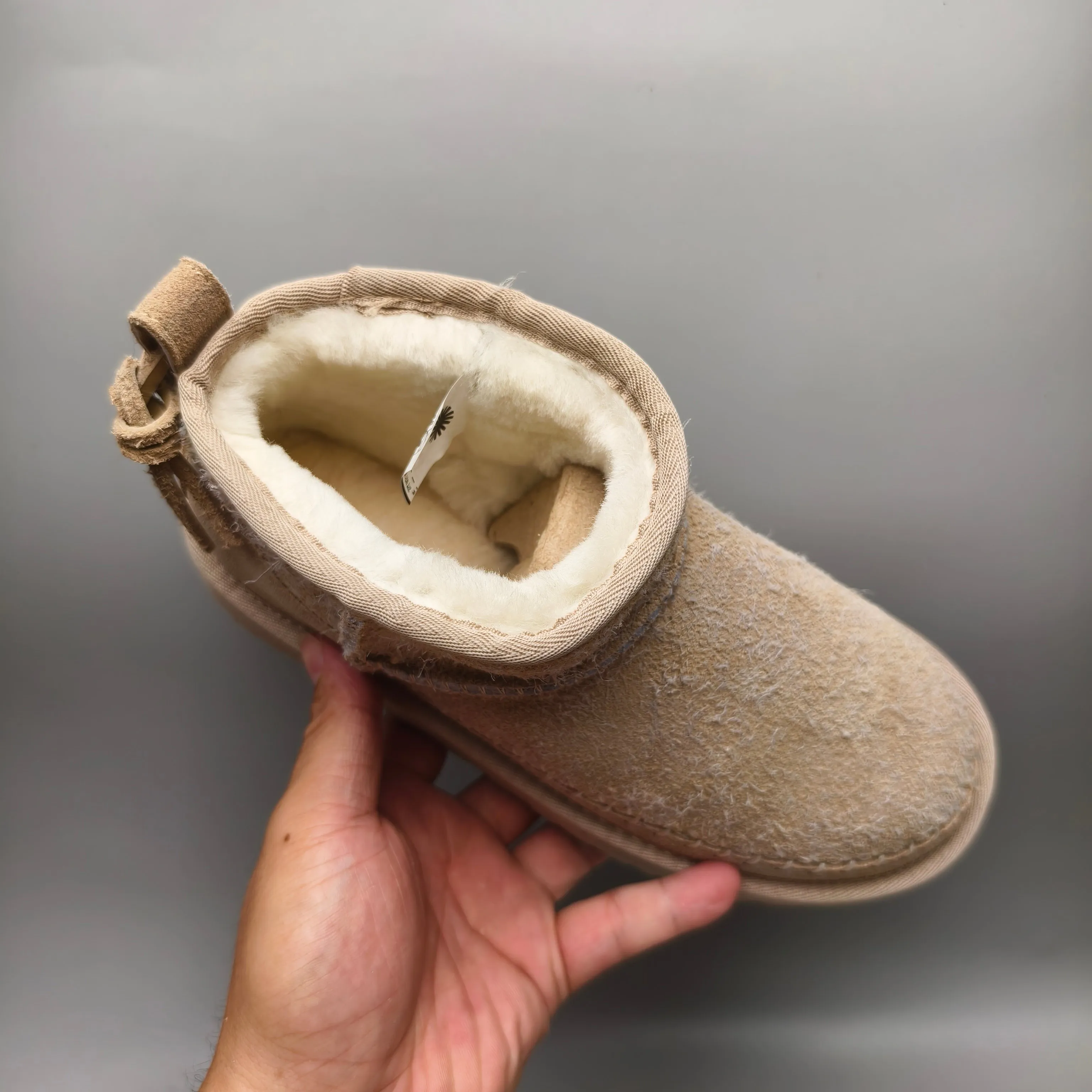 💰520 UGG sheepskin all-in-one snow boots 1538 Features anti-suede back strap women's shoes Color: sand brown Matching size: 35-40